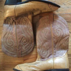 Tony Lama  size 11 1/2 EE   natural color boots
